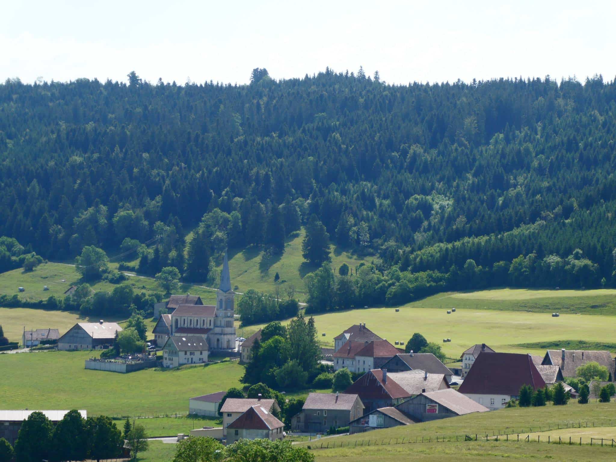 Vue sur la commune de Fuans