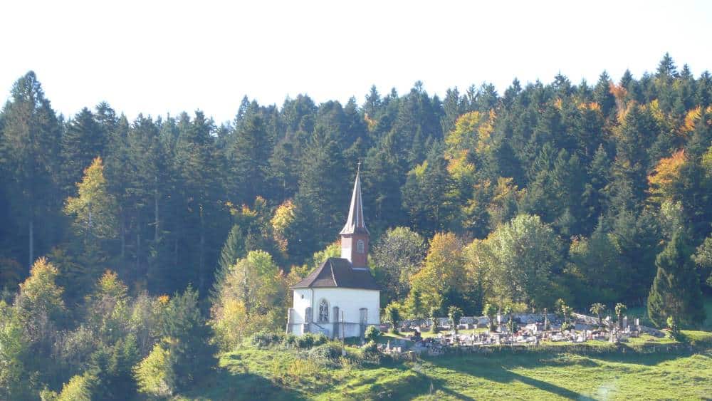 La chapelle d'Indevillers en automne