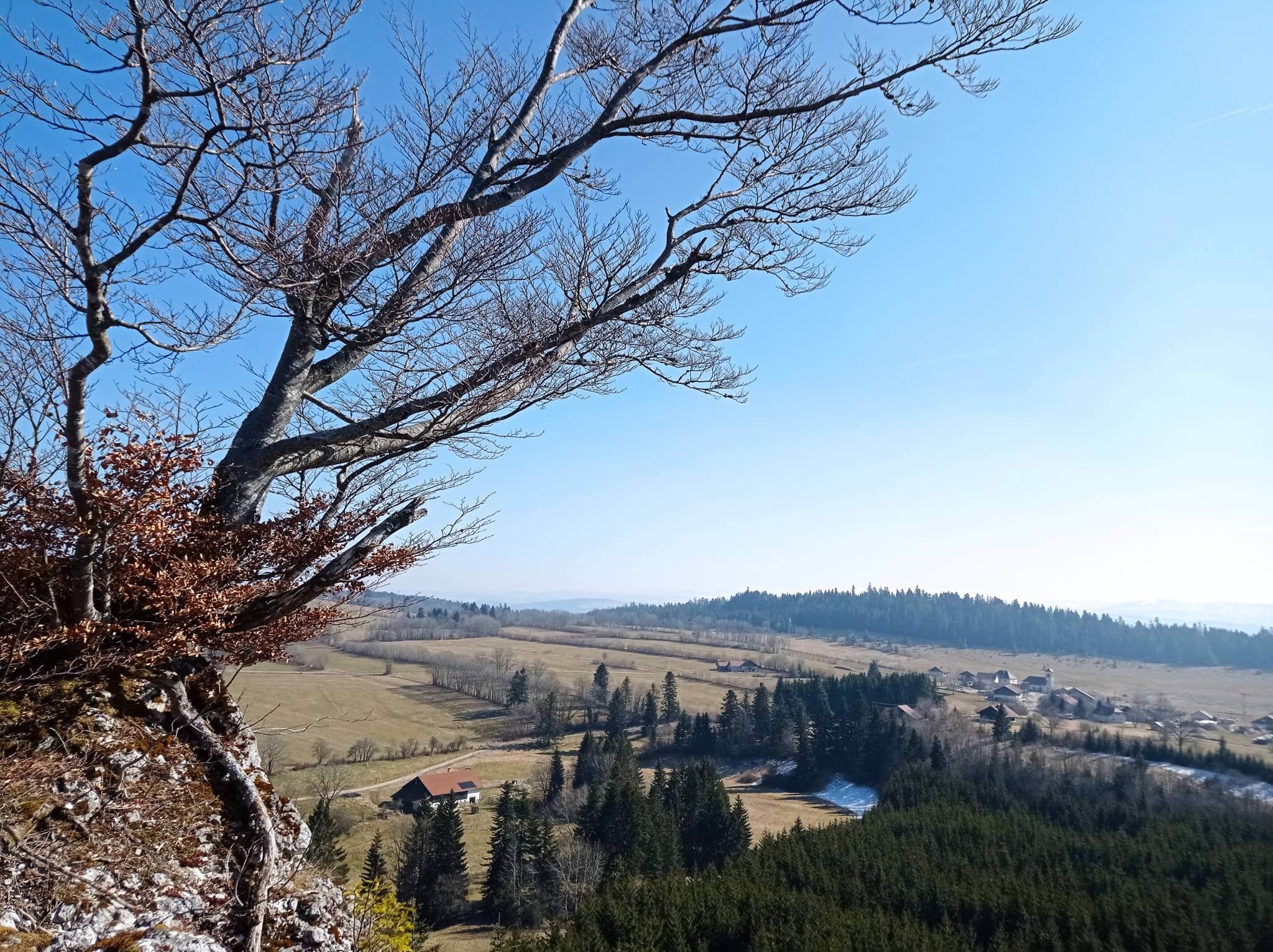 Point de vue sur la commune du Mémont