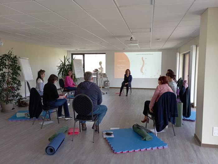 img atelier prevention tms position assise - Parc Naturel Régional du Doubs Horloger